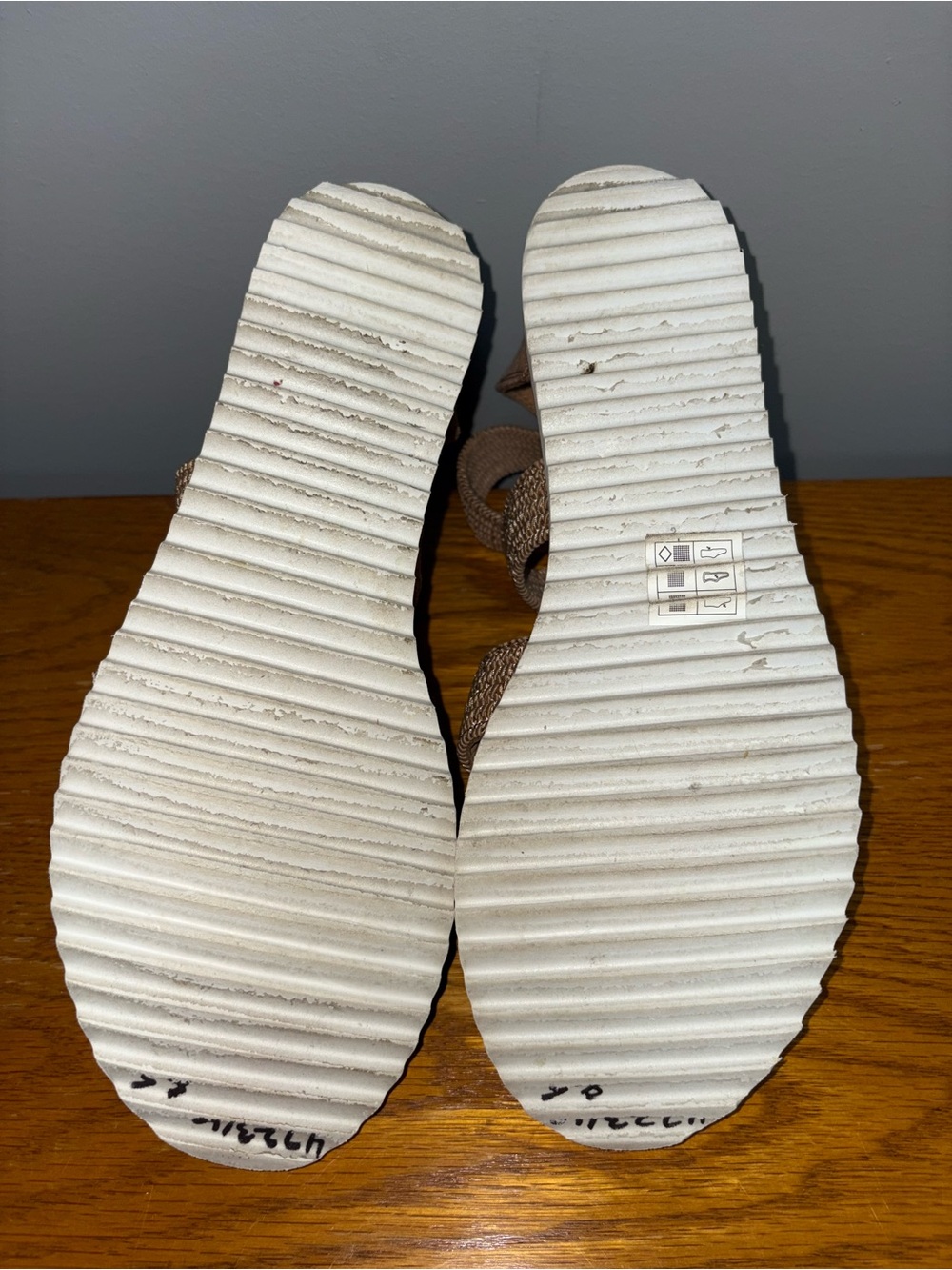 BOBS from Sketchers Woven Strappy Platform Espadrille Sandals Tan Taupe Size 8.5 - Picture 16 of 16